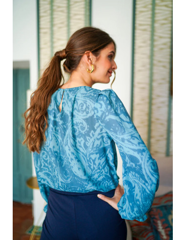 Blusa estampada cuello frunce