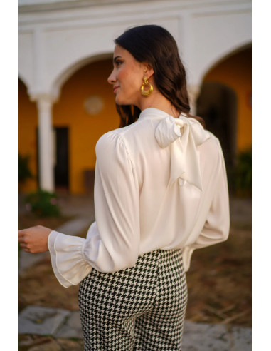 Blusa nudo cuello lisa