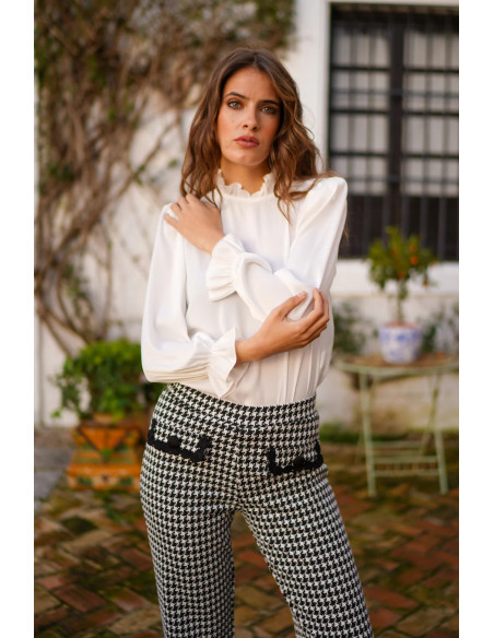 Blusa cuello volantito