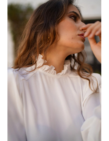 Blusa cuello volantito