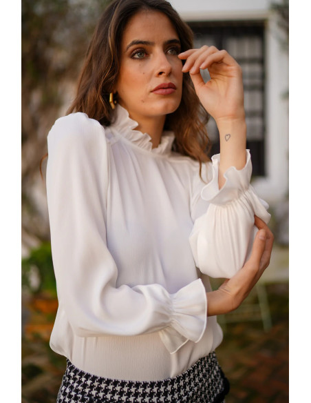 Blusa cuello volantito