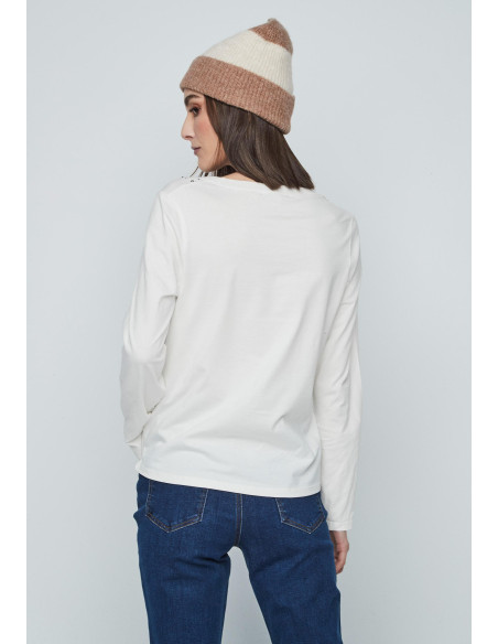 Camiseta pedrería cuello