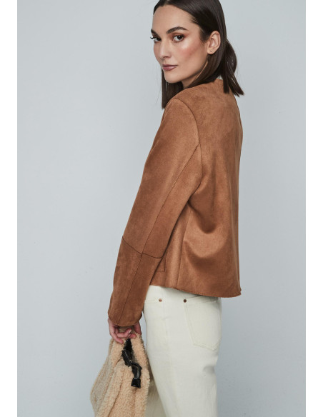 Chaqueta antelina corta camel