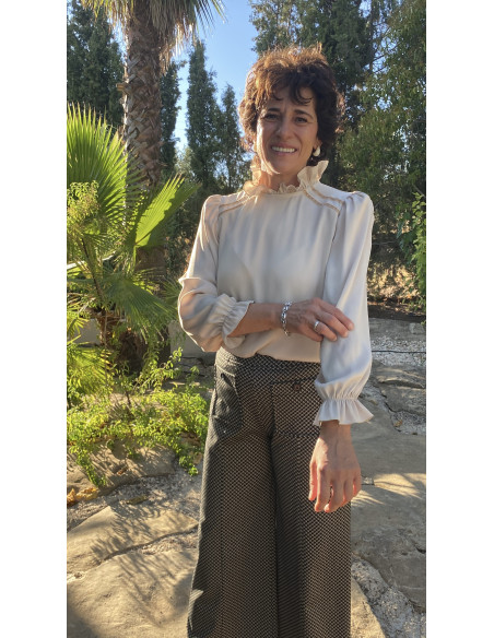 Blusa cuello volantito