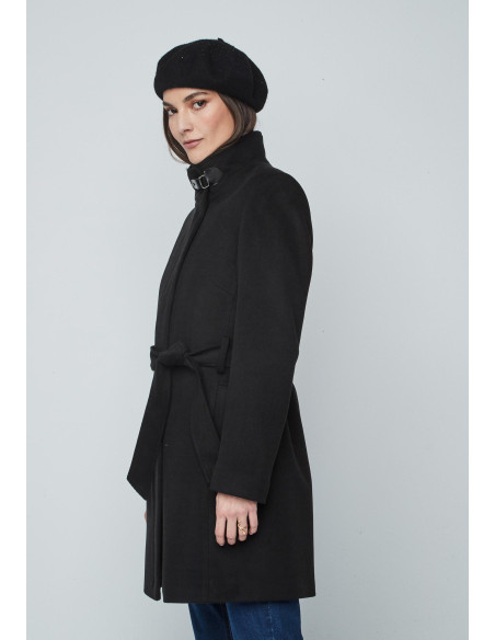 Abrigo corto cinturón negro
