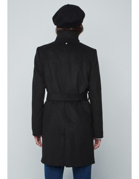 Abrigo corto cinturón negro