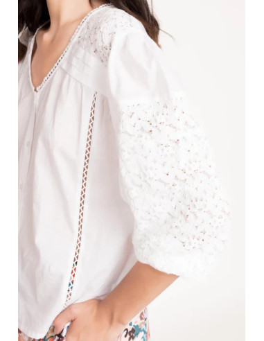 Blusa bordada