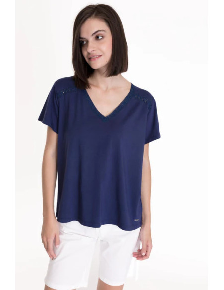 Camiseta con tiras bordadas