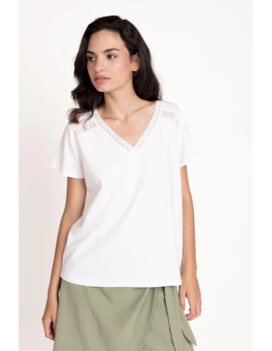 Camiseta con tiras bordadas